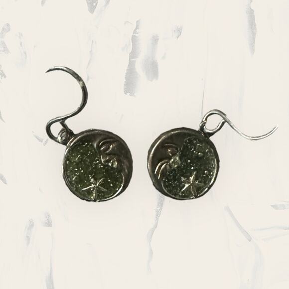 Silver Toned Green Half Face Starfish Wire‎ Hook Earrings - Picture 1 of 2